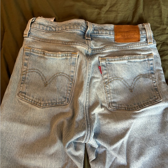 Size 25 LEVIS Wedgie Straight - Picture 2 of 4
